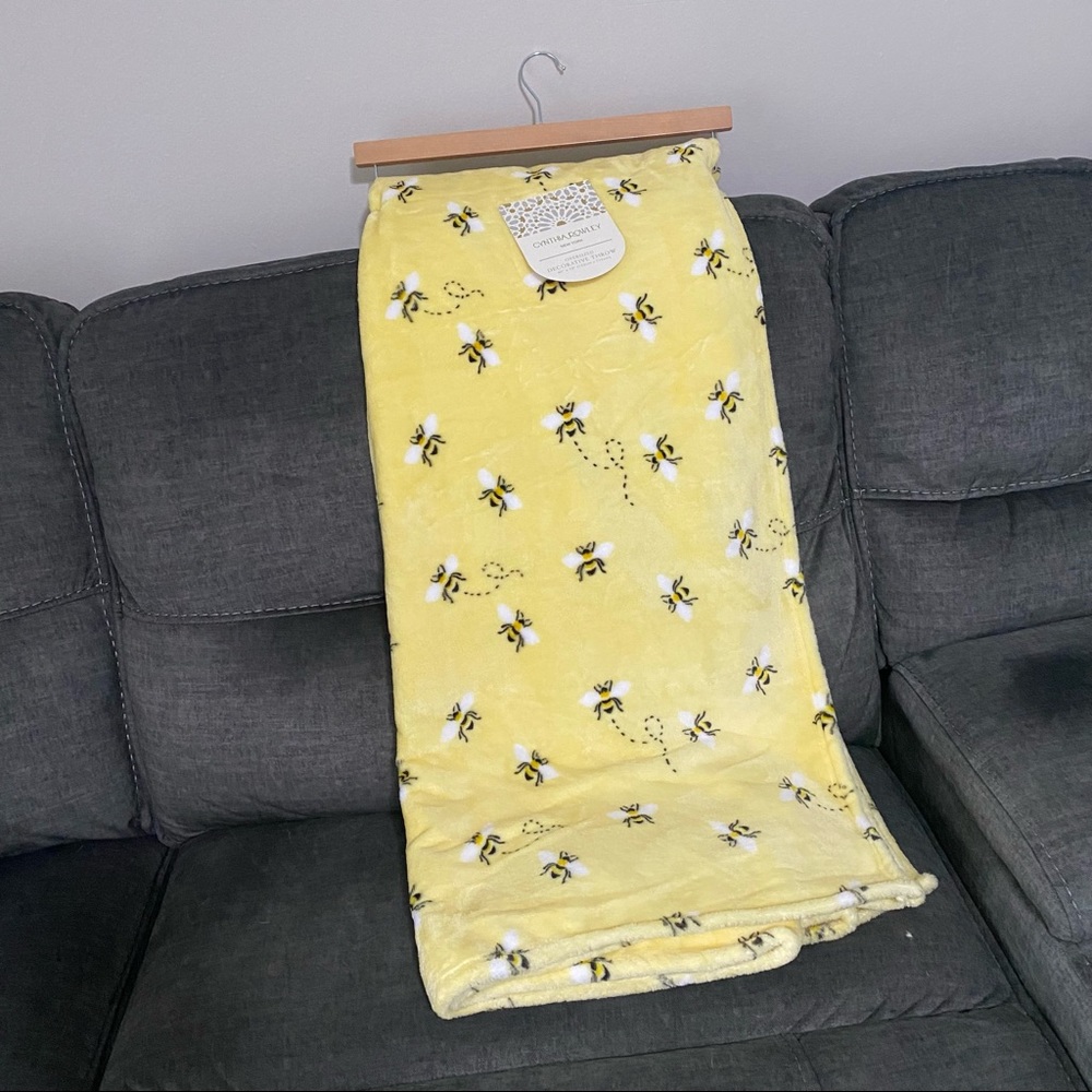 Cynthia Rowley Spring bumble bee throw blanket